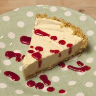 Momofuku Milk Bar's Sweet Corn Cereal Milk Ice Cream Pie with Raspberry Sauce | www.spachethespatula.com #recipe