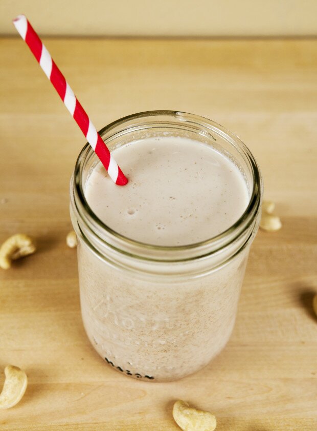 Cinnamon-Vanilla Cashew Milk |www.spachethespatula.com #recipe