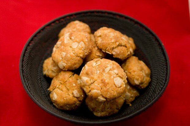 Anzac Biscuits | www.spachethespatula.com