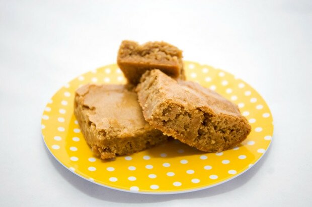 Brown Butter Toffee Blondies | www.spachethespatula.com