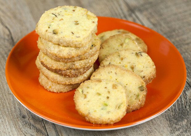 Pistachio-Orange Shortbread Cookies | www.spachethespatula.com