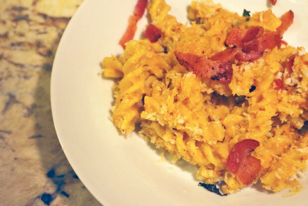 Pumpkin Mac & Cheese with Bacon | www.spachethespatula.com #recipe