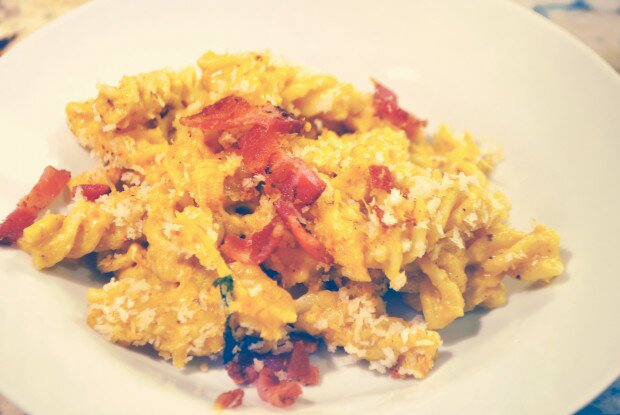 Pumpkin Mac & Cheese with Bacon | www.spachethespatula.com #recipe