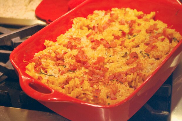 Pumpkin Mac & Cheese with Bacon | www.spachethespatula.com #recipe