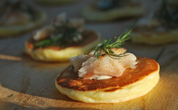 Smoked Whitefish Blinis | www.spachethespatula.com #recipe