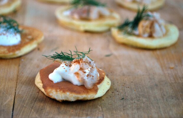 Smoked Whitefish Blinis | www.spachethespatula.com #recipe