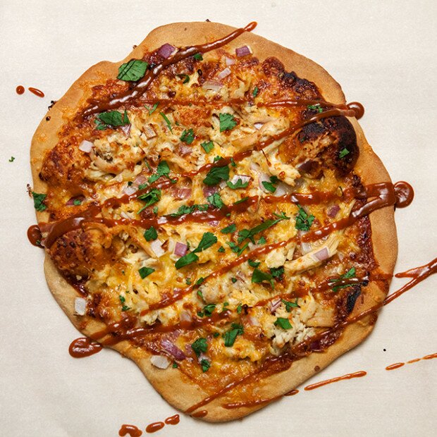 BBQ Chicken & Cheddar Pizza | www.spachethespatula.com #recipe