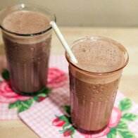 The BEST Chocolate Almond Milk | www.spachethespatula.com #recipe #vegan