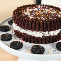 Giant Oreo Cake | www.spachethespatula.com #recipe