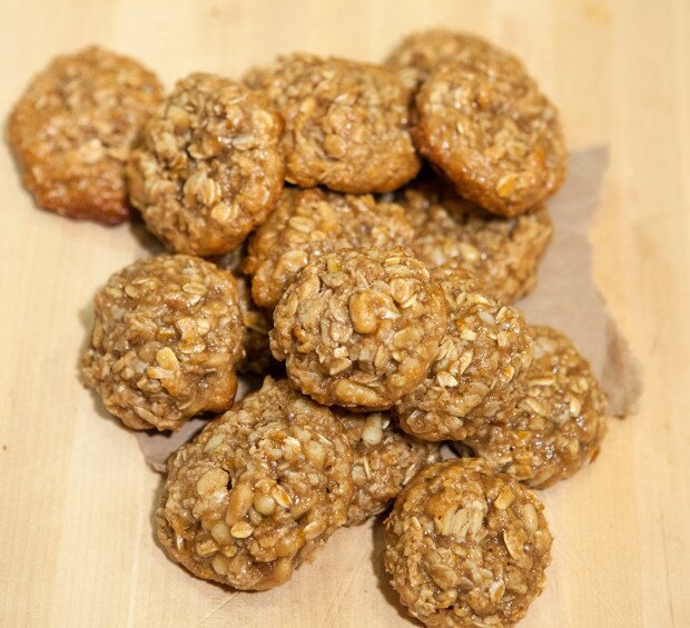 Orange-Tahini Pine Nut Cookies | www.spachethespatula.com #recipe (with #vegan and #gluten-free options!)