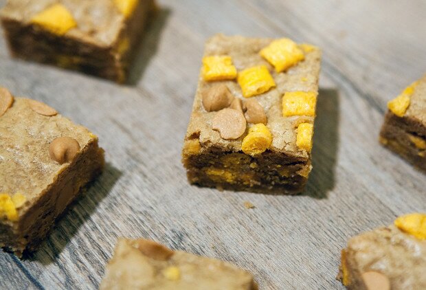 Peanut Butter Cap'n Crunch Bars | www.spachethespatula.com #recipe