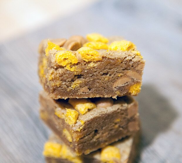 Peanut Butter Cap'n Crunch Bars | www.spachethespatula.com #recipe