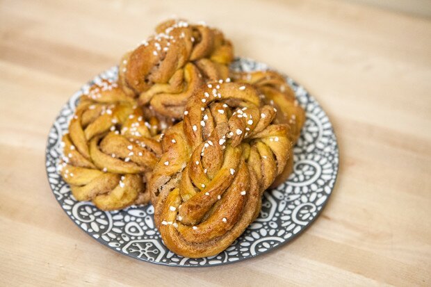 Pumpkin-Biscoff Knots | www.spachethespatula.com #recipe