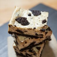 Cookies N' Cream Cheesecake Bars | www.spachethespatula.com #recipe