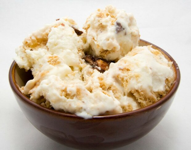 S'mores Ice Cream | www.spachethespatula.com #recipe