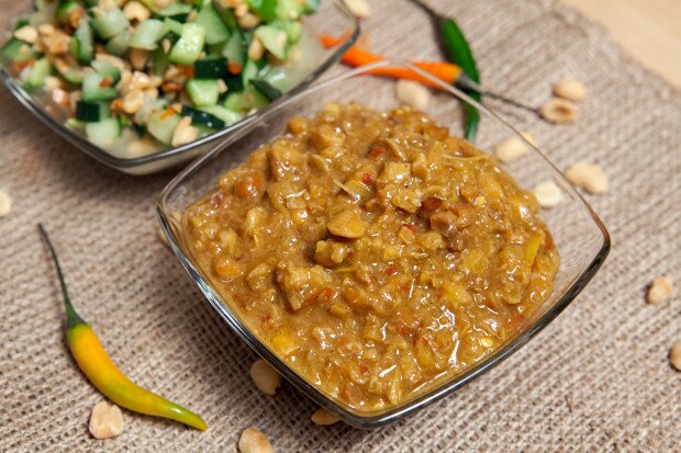 Peanut Sauce (Naam Sa-Te) and Cucumber Relish (Ajat) | www.spachethespatula.com #recipe