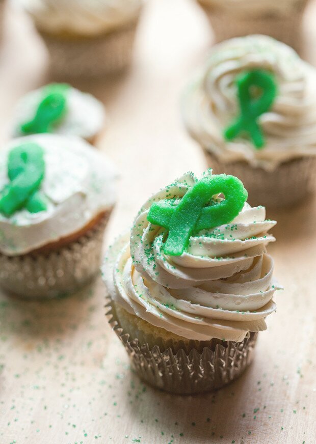 Vanilla Cupcakes with Vanilla Buttercream and Green Marzipan Ribbons | www.spachethespatula.com #recipe