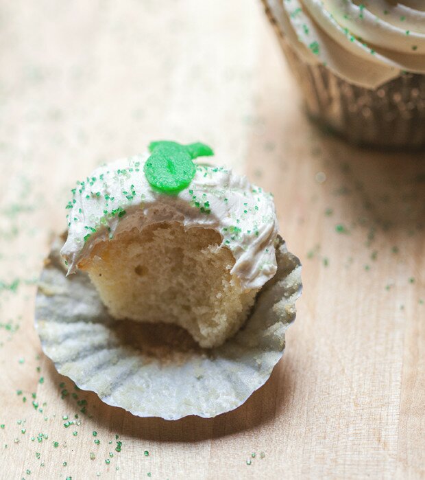 Vanilla Cupcakes with Vanilla Buttercream and Green Marzipan Ribbons | www.spachethespatula.com #recipe