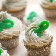 Vanilla Cupcakes with Vanilla Buttercream and Green Marzipan Ribbons | www.spachethespatula.com #recipe