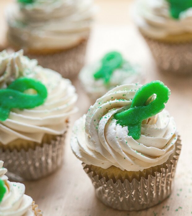 Vanilla Cupcakes with Vanilla Buttercream and Green Marzipan Ribbons | www.spachethespatula.com #recipe