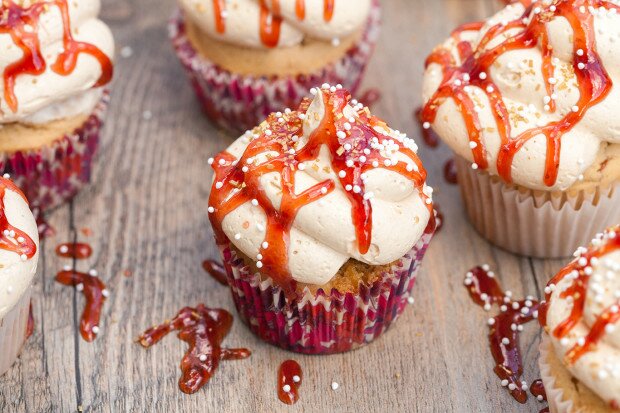 PB&J Cupcakes | www.spachethespatula.com #recipe