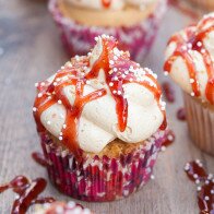 PB&J Cupcakes | www.spachethespatula.com #recipe