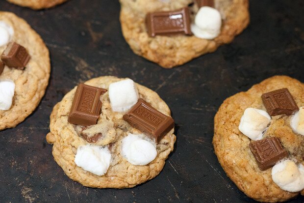 S'mores Cookies | www.spachethespatula.com #recipe