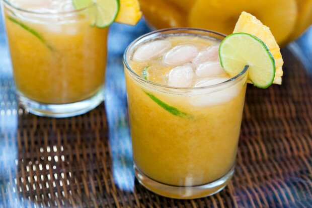 Tropical Rum Punch | www.spachethespatula.com #recipe