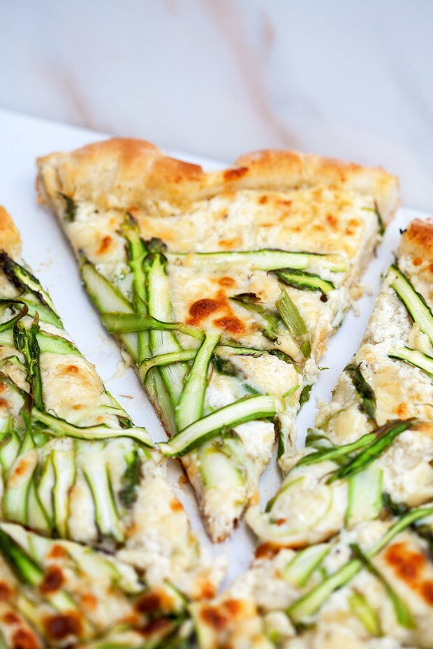 Asparagus Gruyere Pizza with Garlicky Whipped Ricotta | www.spachethespatula.com #recipe