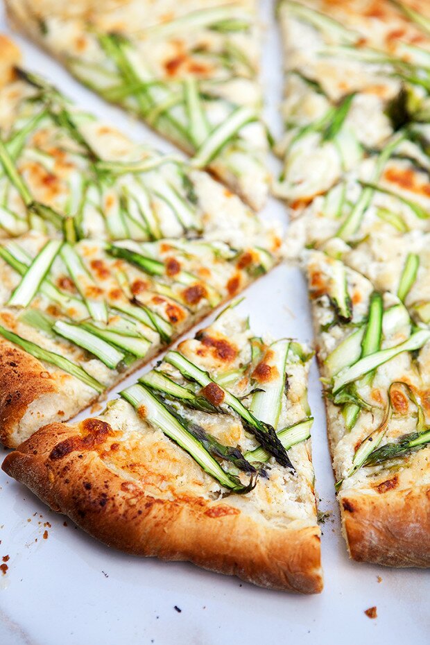 Asparagus Gruyere Pizza with Garlicky Whipped Ricotta | www.spachethespatula.com #recipe