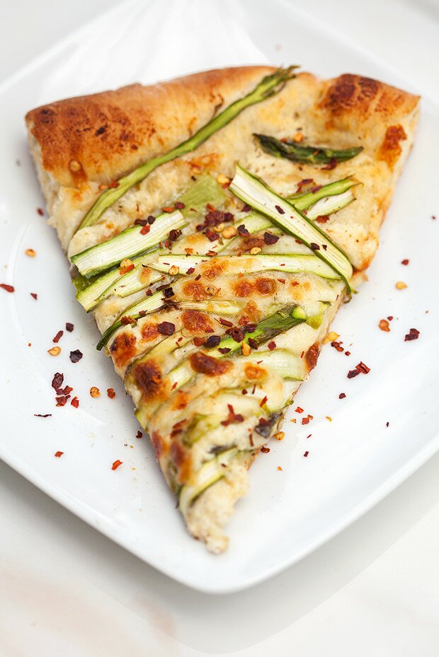 Asparagus Gruyere Pizza with Garlicky Whipped Ricotta | www.spachethespatula.com #recipe