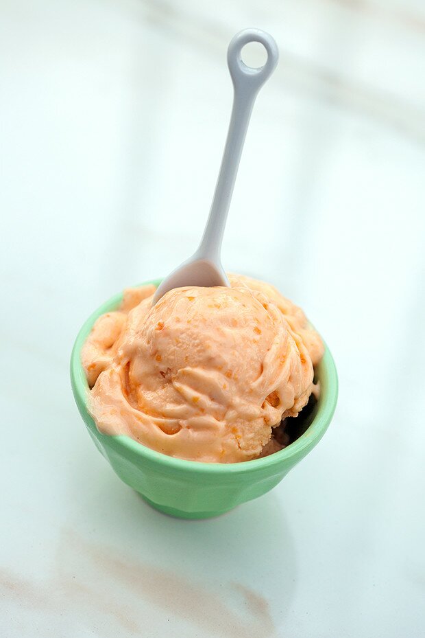 Honey Apricot Frozen Yogurt | www.spachethespatula.com #recipe