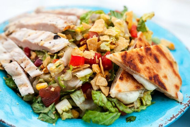 Quesadilla Blast Salad | www.spachethespatula.com #recipe