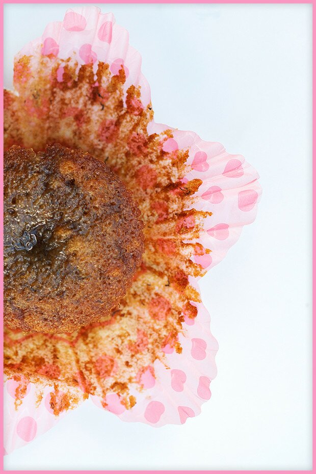 The BEST Banana Muffins with Dulce de Leche | www.spachethespatula.com #recipe