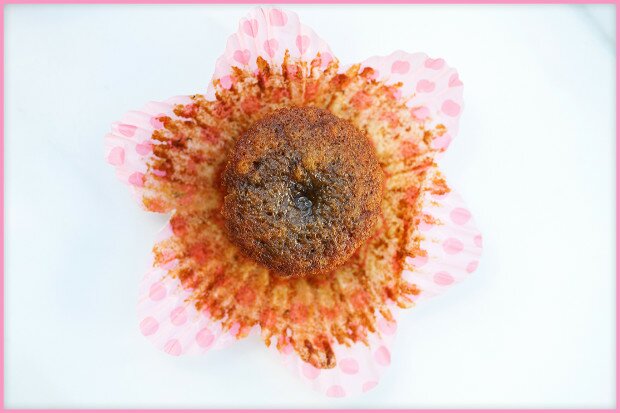 The BEST Banana Muffins with Dulce de Leche | www.spachethespatula.com #recipe