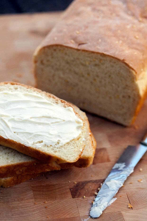 Walter Sands' Soft and Fluffy Sandwich Bread | www.spachethespatula.com #recipe