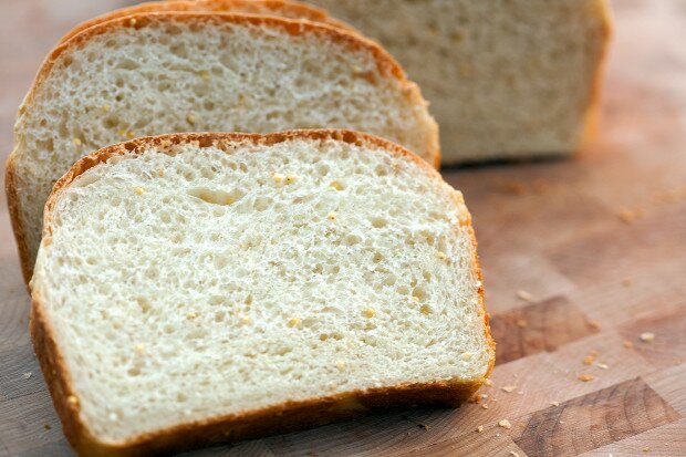 Walter Sands' Soft and Fluffy Sandwich Bread | www.spachethespatula.com #recipe