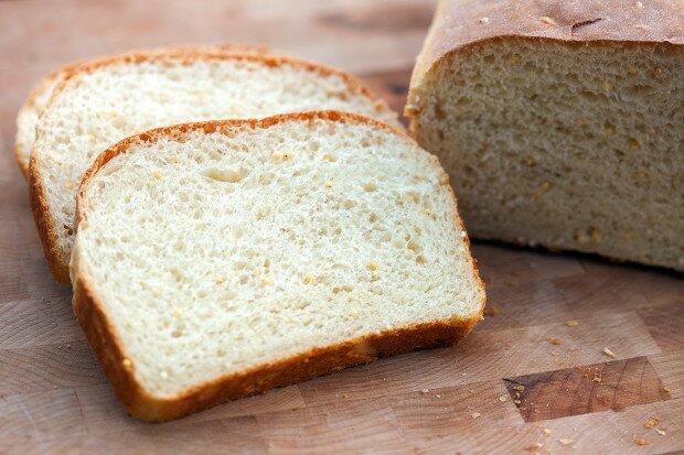 Walter Sands' Soft and Fluffy Sandwich Bread | www.spachethespatula.com #recipe