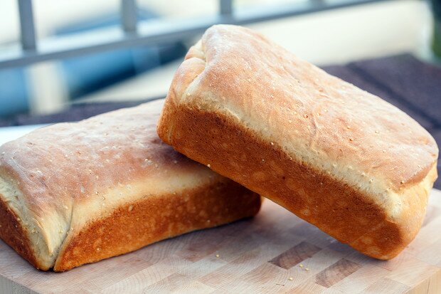 Walter Sands' Soft and Fluffy Sandwich Bread | www.spachethespatula.com #recipe