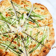 Asparagus Gruyere Pizza with Garlicky Whipped Ricotta | www.spachethespatula.com #recipe