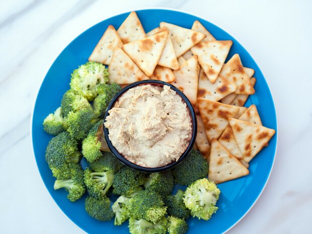 Party Perfect Microwave Hummus | www.spachethespatula.com #recipe