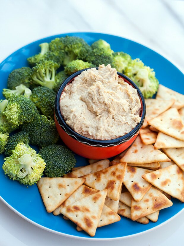 Party Perfect Microwave Hummus | www.spachethespatula.com #recipe