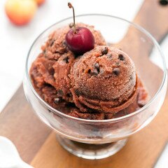 Cherry Chocolate Chip Sorbet | www.spachethespatula.com #recipe