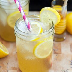 Honey-Lavender Lemonade | www.spachethespatula.com #recipe