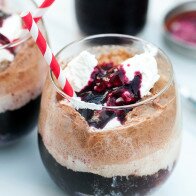 Fresh Cherry Cola Floats (with Vanilla or Chocolate Ice Cream) } www.spachethespatula.com #recipe