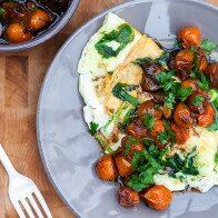 Spinach and Feta Egg White Omelette with Roasted Tomatoes | www.spachethespatula.com #recipe