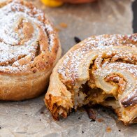 Spiced Pumpkin and Cream Cheese Puff Pastry Spirals | www.spachethespatula.com #recipe