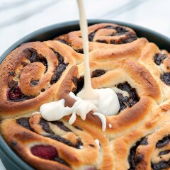 Dark Chocolate-Raspberry Sweet Rolls with Cream Cheese Icing | www.spachethespatula.com #recipe