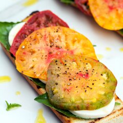 Heirloom Caprese Toasts with Truffle Salt | www.spachethespatula.com #recipe