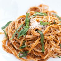 Heirloom Tomato and Basil Pasta Sauce | www.spachethespatula.com #recipe